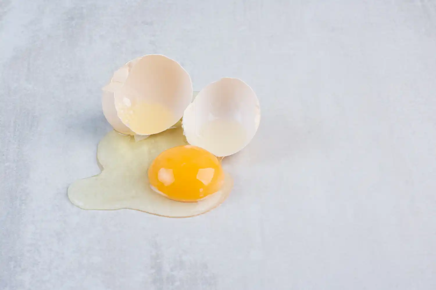 ¿Cuánto tiempo duran los huevos en la refrigeradora?